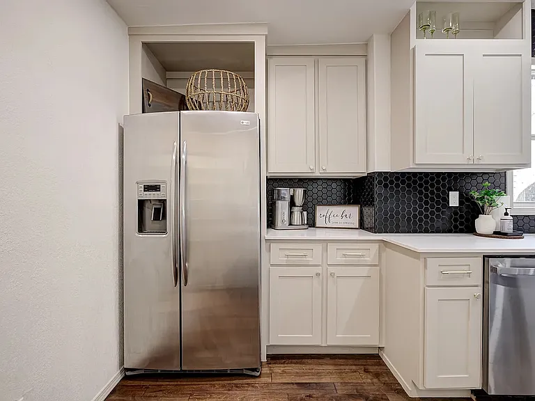 1922 W Park Pl — Photo 14