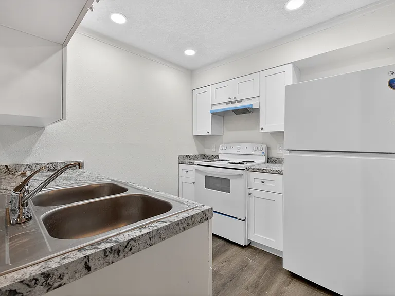 321 SE Blvd N #2 — Photo 14