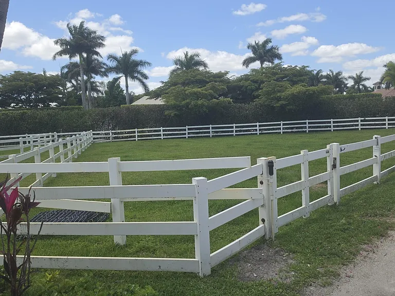 14127 Equestrian Way — Photo 2