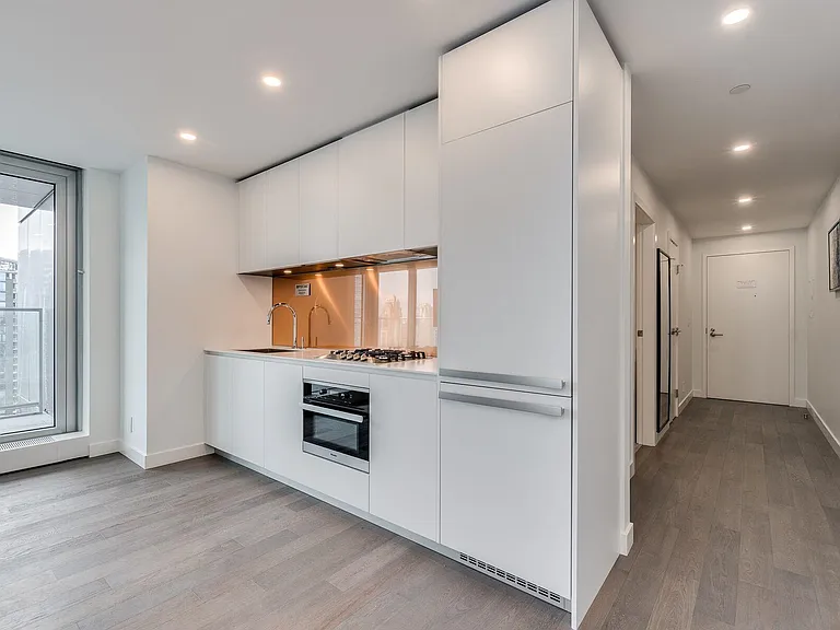 1480 Howe St #2701 — Photo 7
