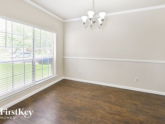 4th image of 3805 Redbud Dr