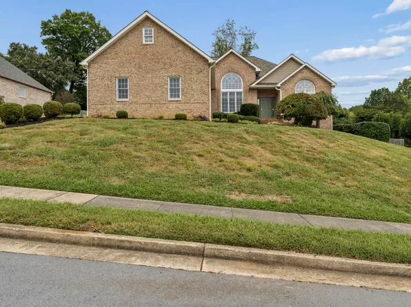 404 Mizpah Hills Dr, Johnson City, TN 37604