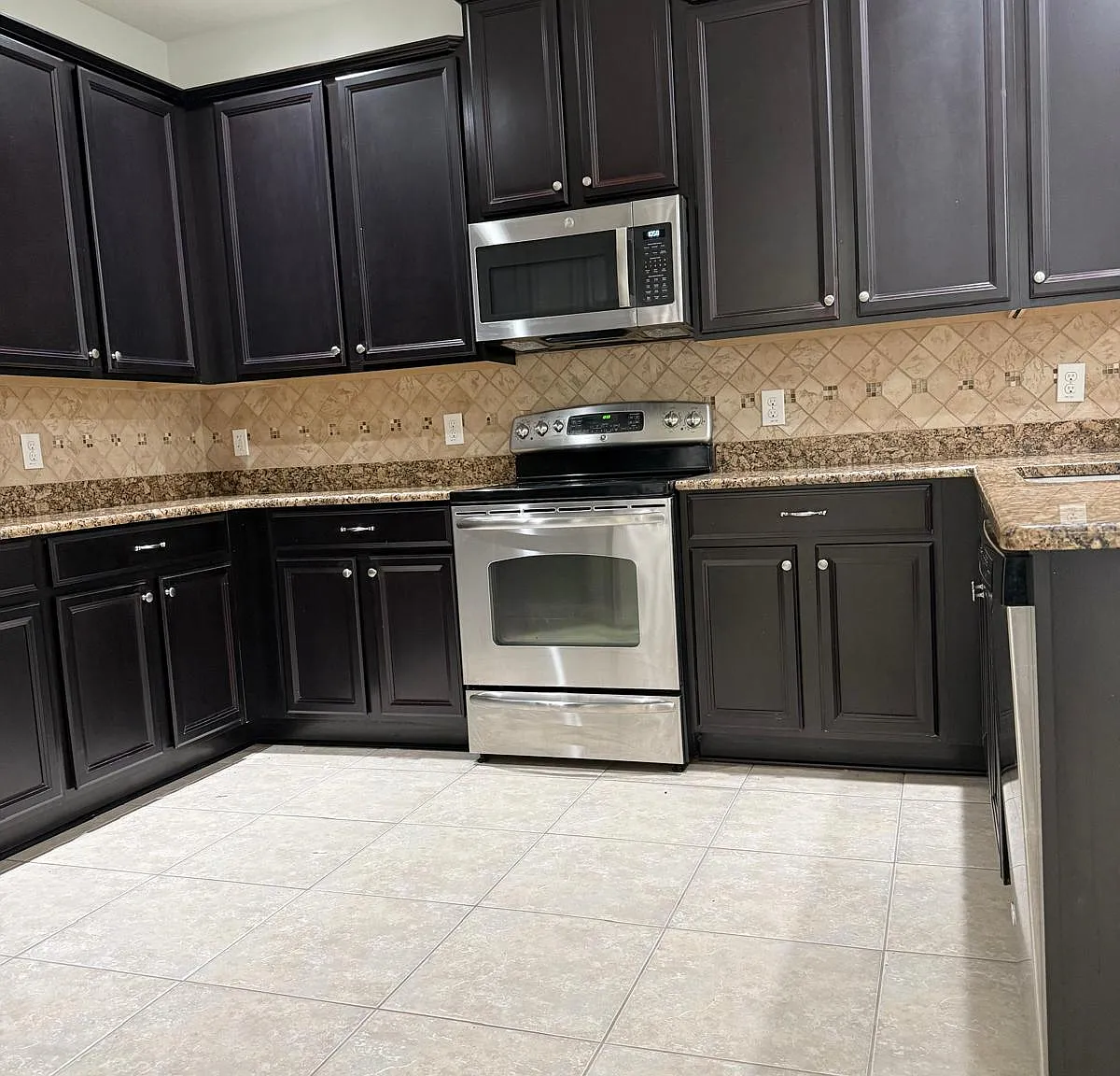 4 bed, 3.5 bath, 2625 sqft, $3,300 — Photo 4