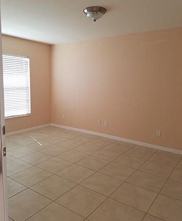 3rd image of 2121 NW 10th St