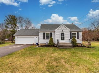 24 Greenmeadow Dr, Orchard Park, NY 14127