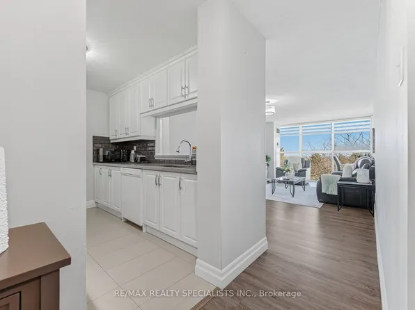 4205 Shipp Dr #506, Mississauga, ON L4Z 2Y9