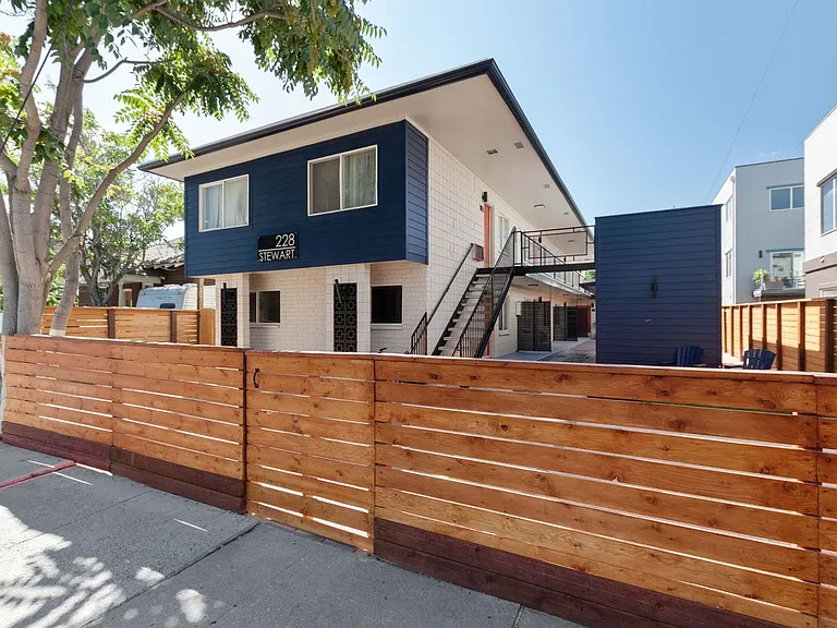 228 Stewart — Photo 11
