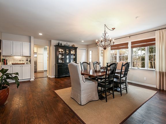4th image of 32 Brook Hills Cir