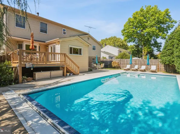 1507 Blue Meadow Rd, Rockville, MD 20854