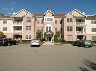 135 Ridgeview Ln, Mount Arlington, NJ 07856