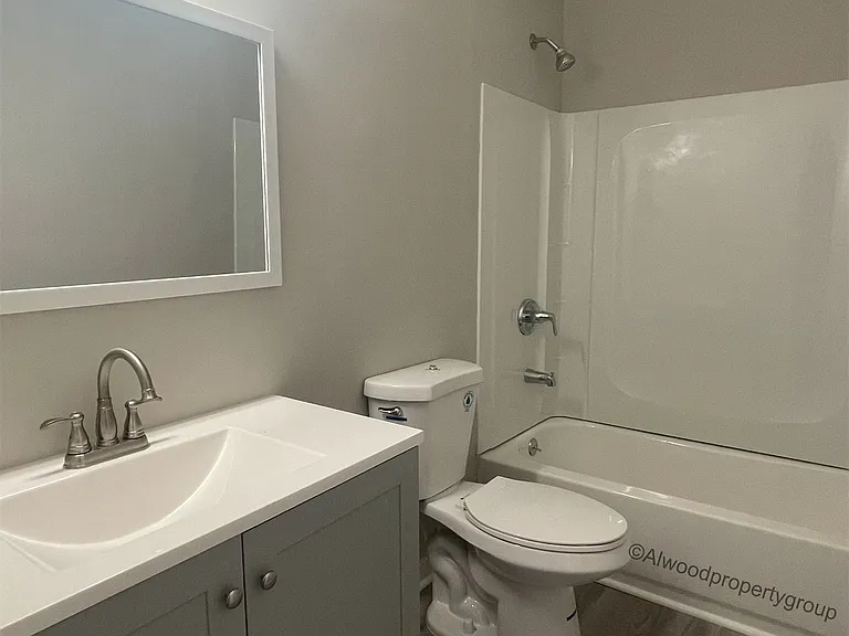 1021 S State Ave — Photo 7