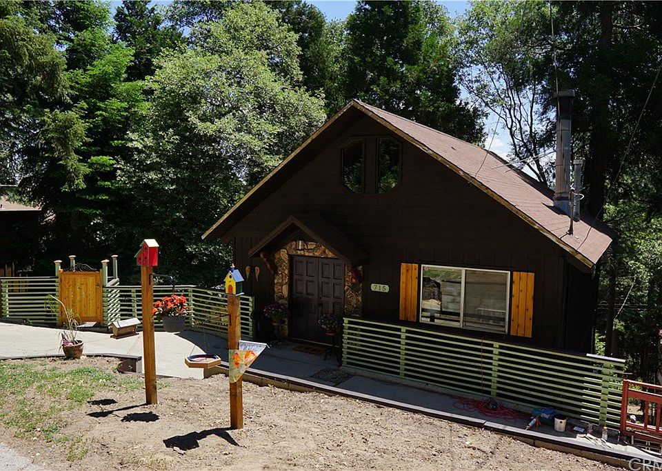 1st image of 715 Pinacle Dr