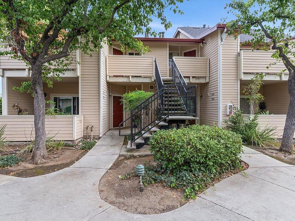 1st image of 1034 Cedar Gables Dr