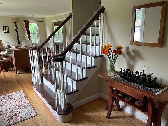 5th image of 7000 Hamel Hill Ct