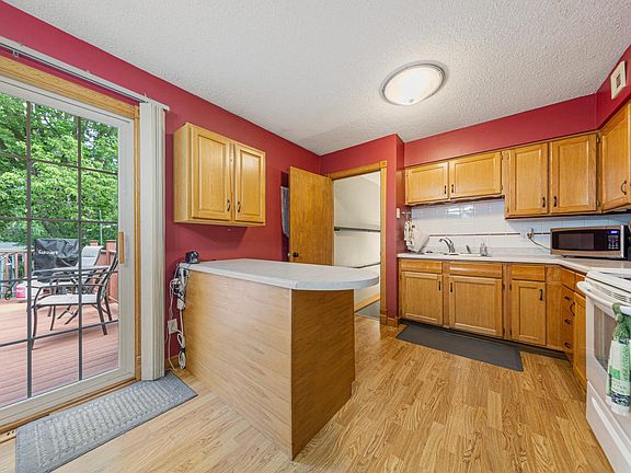 5th image of 455 Maple Lawn Ave