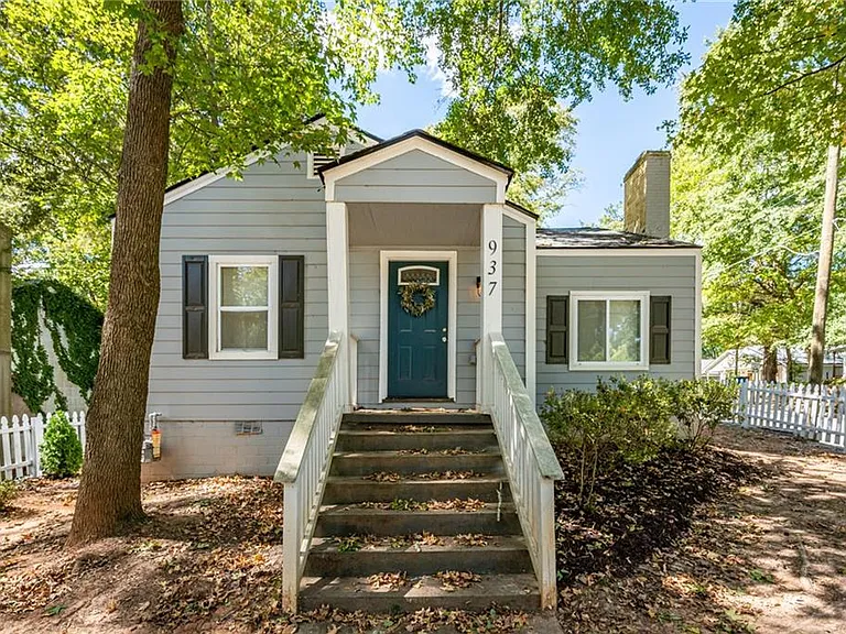 937 Lawton St SW — Photo 3