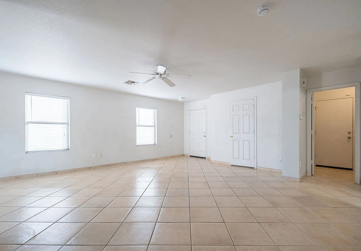 2 bed, 2.0 bath, 1205 sqft, $1,750 — Photo 3