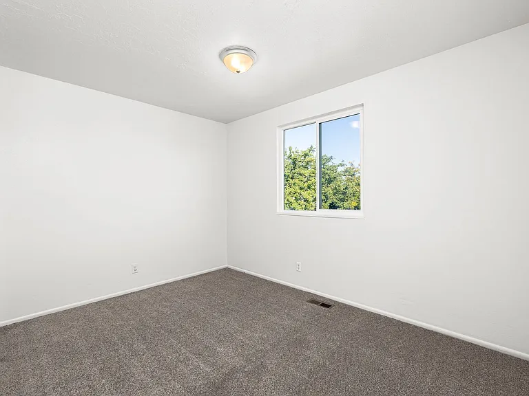 6585 S 5135 W — Photo 11