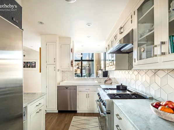 69 Washington Place image 6 of 25