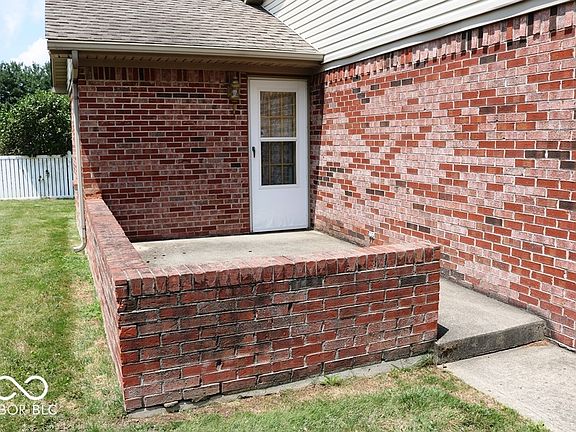 3rd image of 49 N Deer Cliff Dr