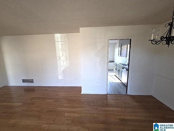 3rd image of 112 Hickory Cir