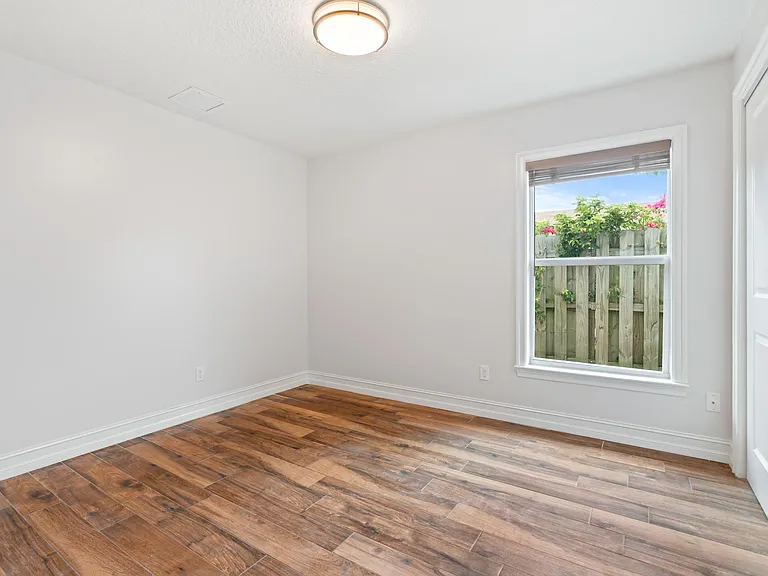 17735 Carver Ave — Photo 23