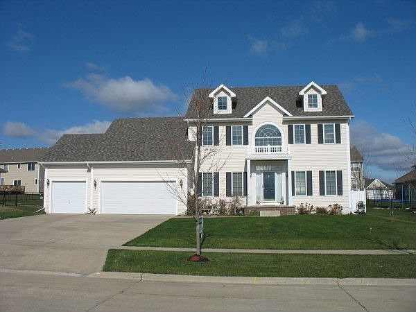 Front side (East facing)