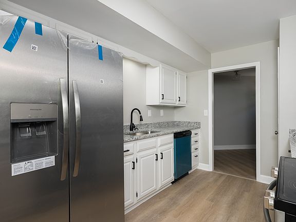 4th image of 10 Kennedy Ct APT B