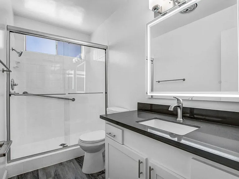 1342 Wellesley Ave — Photo 9