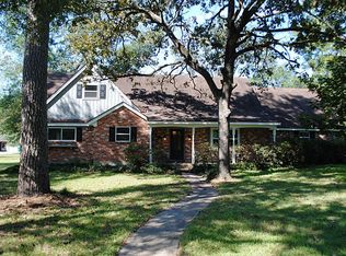 105 Pine Shadow Dr, Conroe, TX 77301