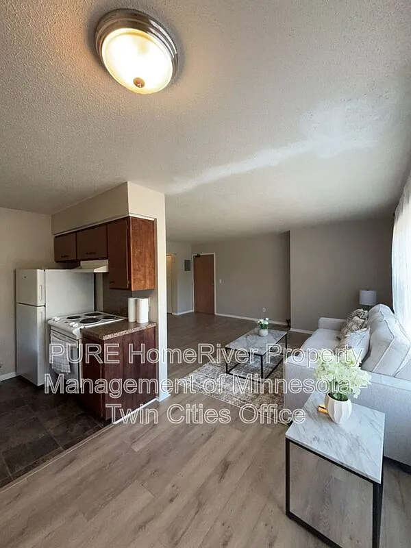 1 bed, 1.0 bath, $1,300 — Photo 3