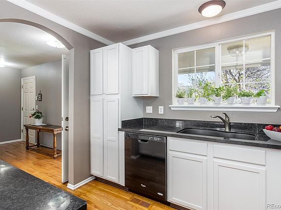 5th image of 2744 Fernwood Pl