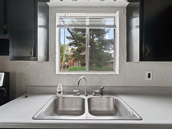 2nd image of 1105 Parkside Dr
