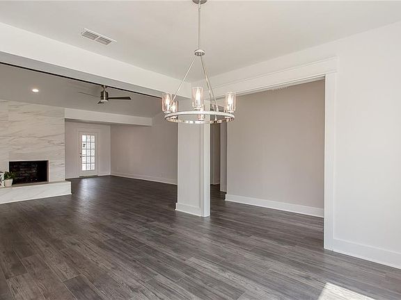 2nd image of 2813 Teakwood Ln