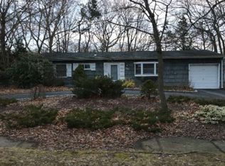 103 Shenandoah Blvd N, Nesconset, NY 11767