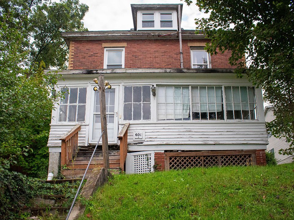 1st image of 601 Maple Ave