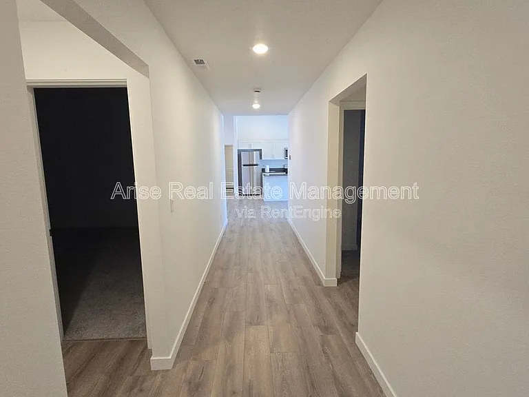 652 NE McCampbell St — Photo 14