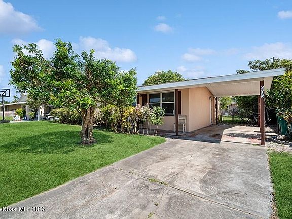 3rd image of 805 Cedar Dr