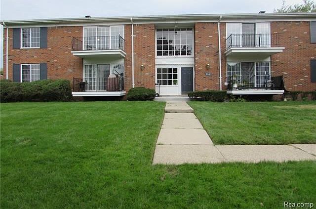 1st image of 458 Fox Hills Dr N Unit 194