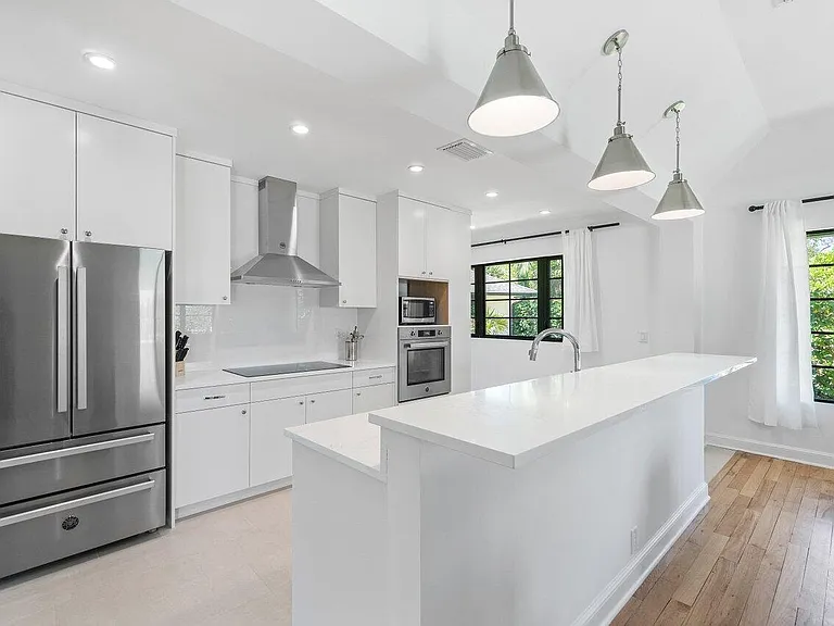 210 S Lake Dr — Photo 11