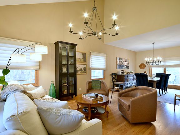 3rd image of 127 N Sherwood Cir