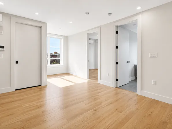 922 Dekalb Avenue image 1 of 13
