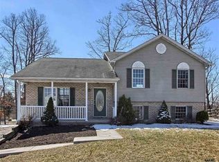 23 Yorktowne Ct, Littlestown, PA 17340