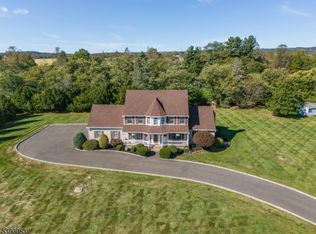 1 Summershade Ln, Ringoes, NJ 08551
