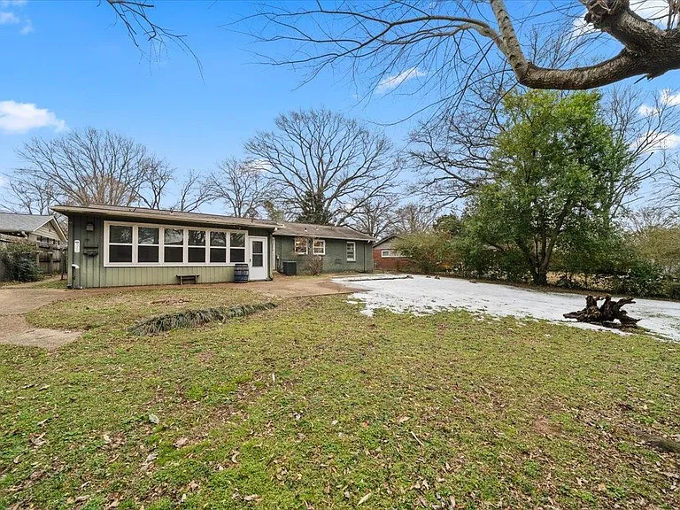 1073 Ivy Rd — Photo 23