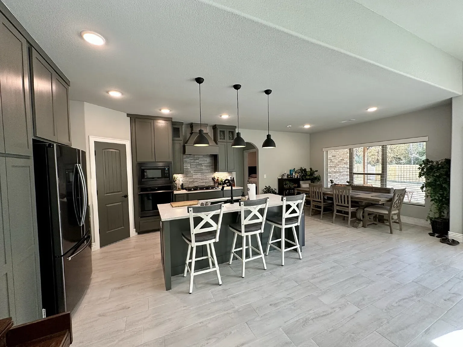 3 bed, 2.5 bath, 2278 sqft, $2,700 — Photo 4