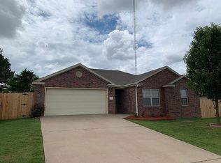 1302 N 31st St, Rogers, AR 72756