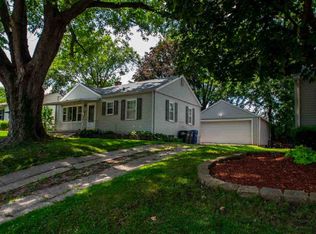 1420 Lincoln Rd, Bettendorf, IA 52722