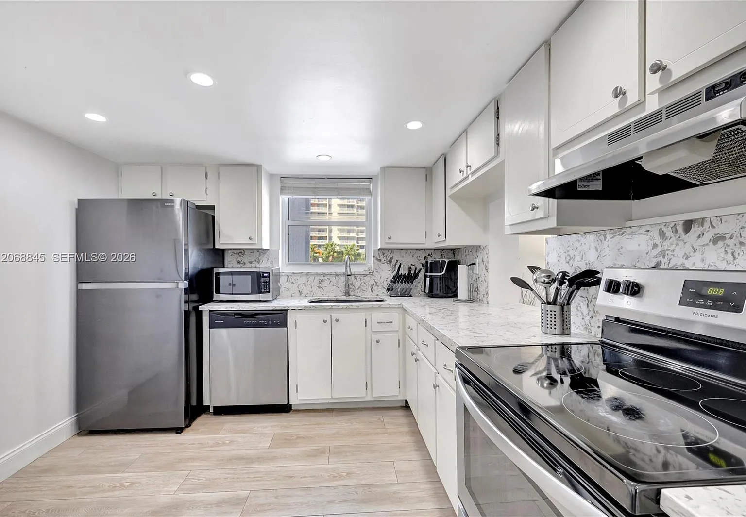 Berkley South Condo — Photo 3