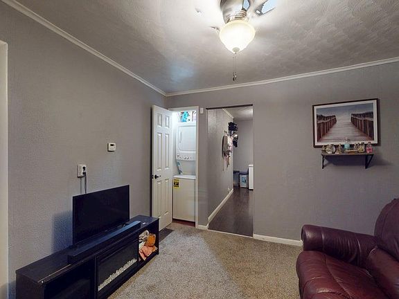 5th image of 826 Rhodes Dr